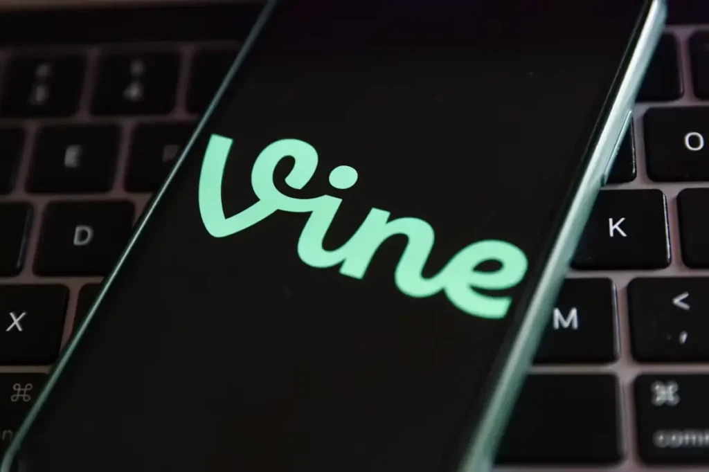 Elon Musk says he is bringing back social media app Vine